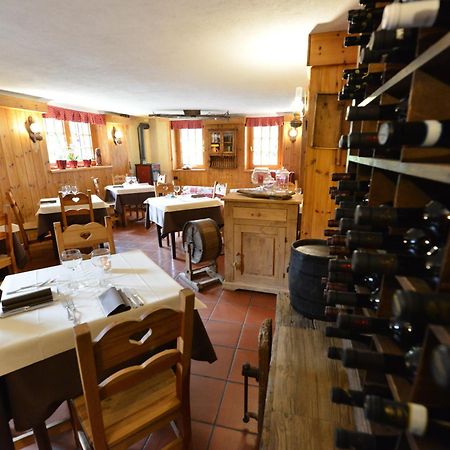 Hotel Petit Dahu - Chambres Et Restaurant Конье Экстерьер фото