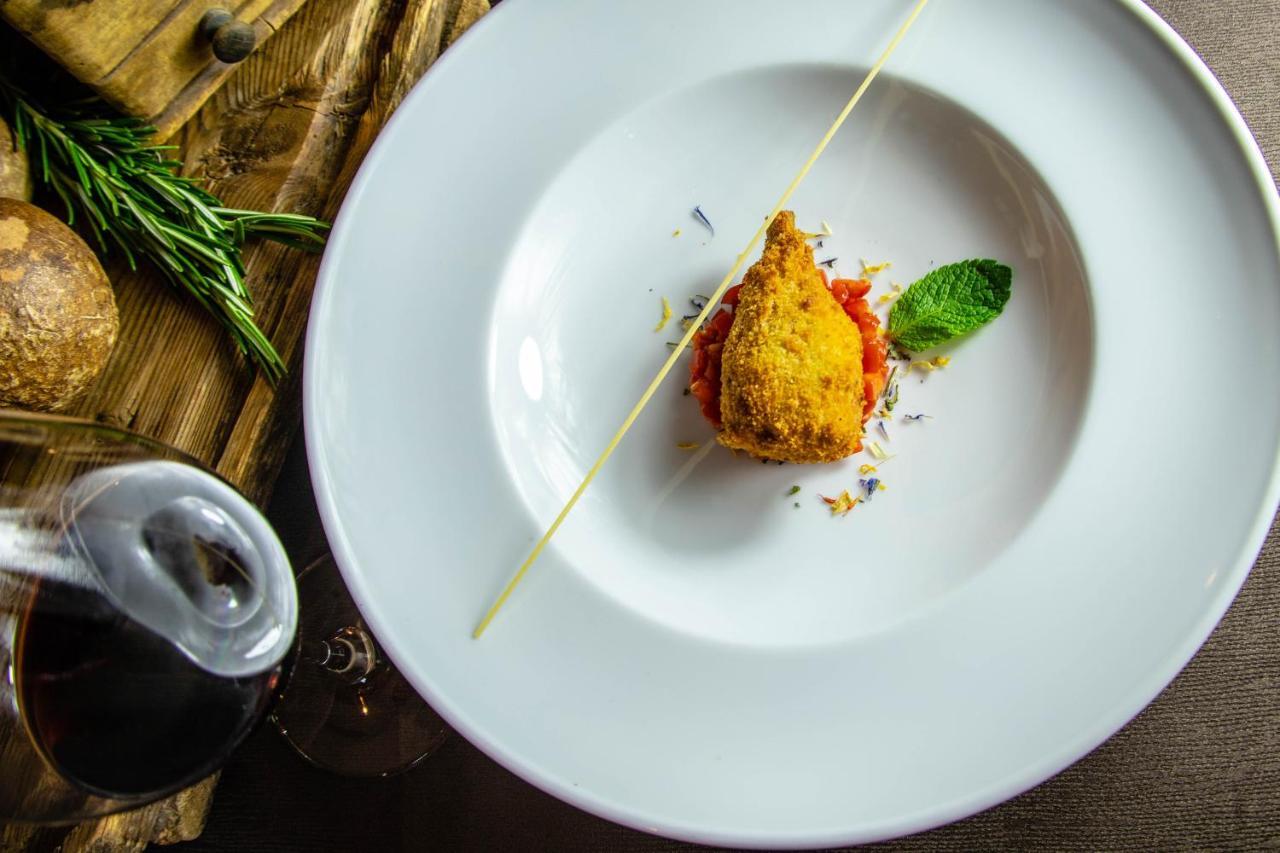 Hotel Petit Dahu - Chambres Et Restaurant Конье Экстерьер фото