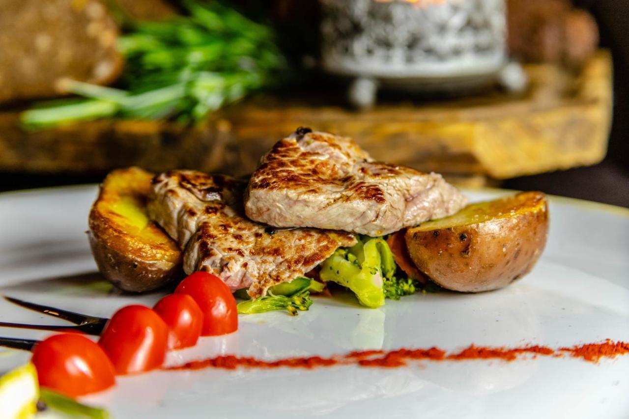 Hotel Petit Dahu - Chambres Et Restaurant Конье Экстерьер фото