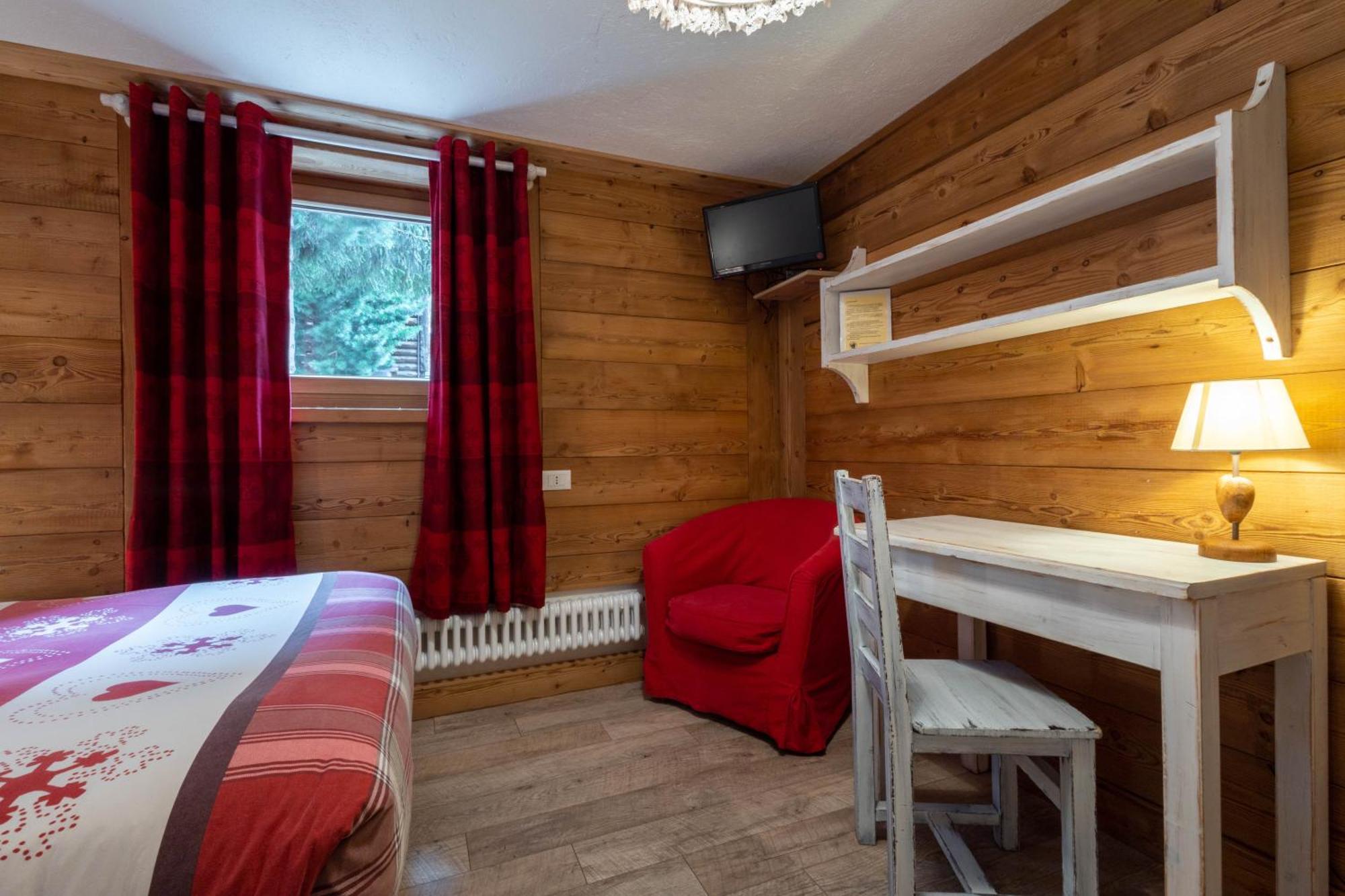 Hotel Petit Dahu - Chambres Et Restaurant Конье Экстерьер фото