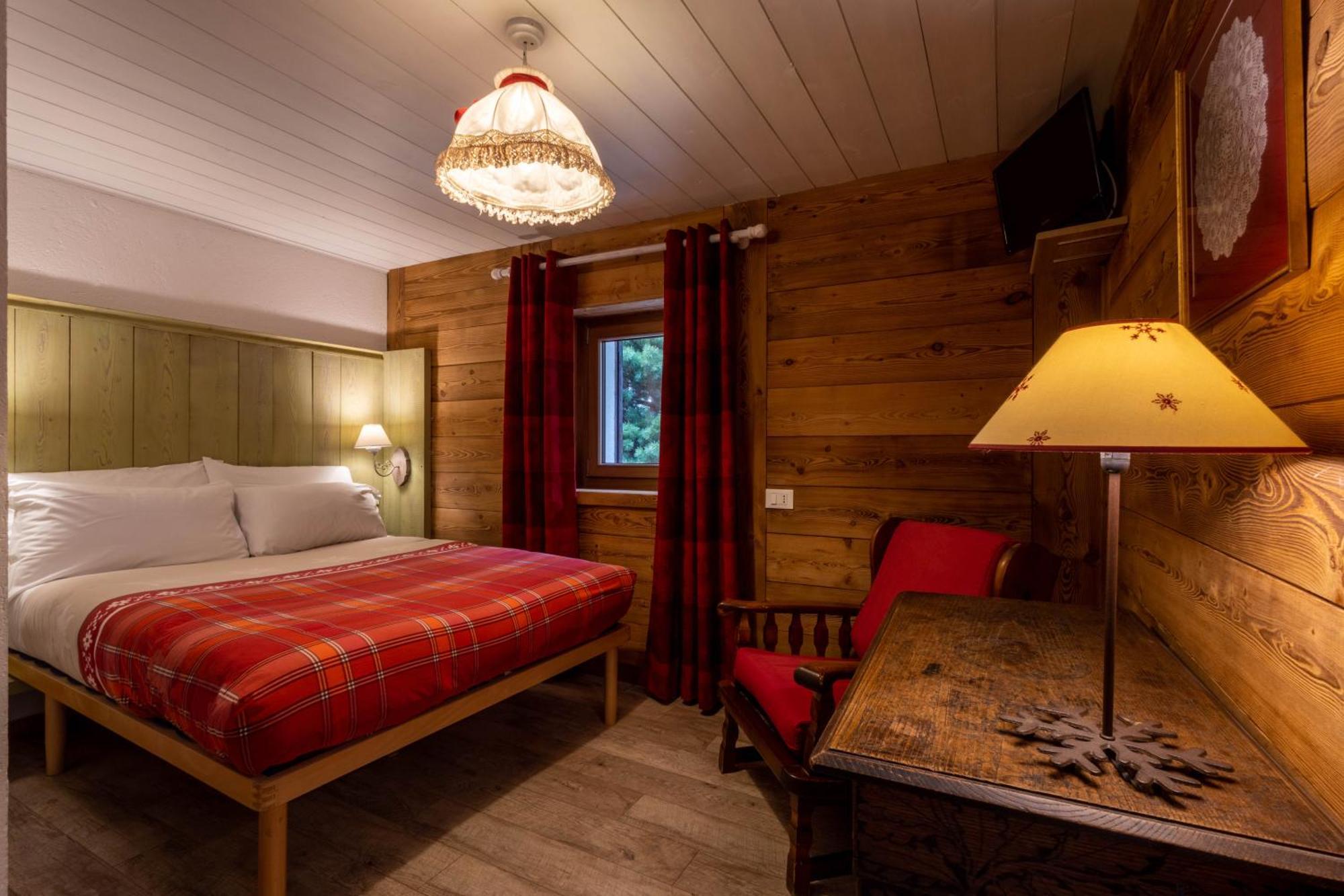 Hotel Petit Dahu - Chambres Et Restaurant Конье Экстерьер фото