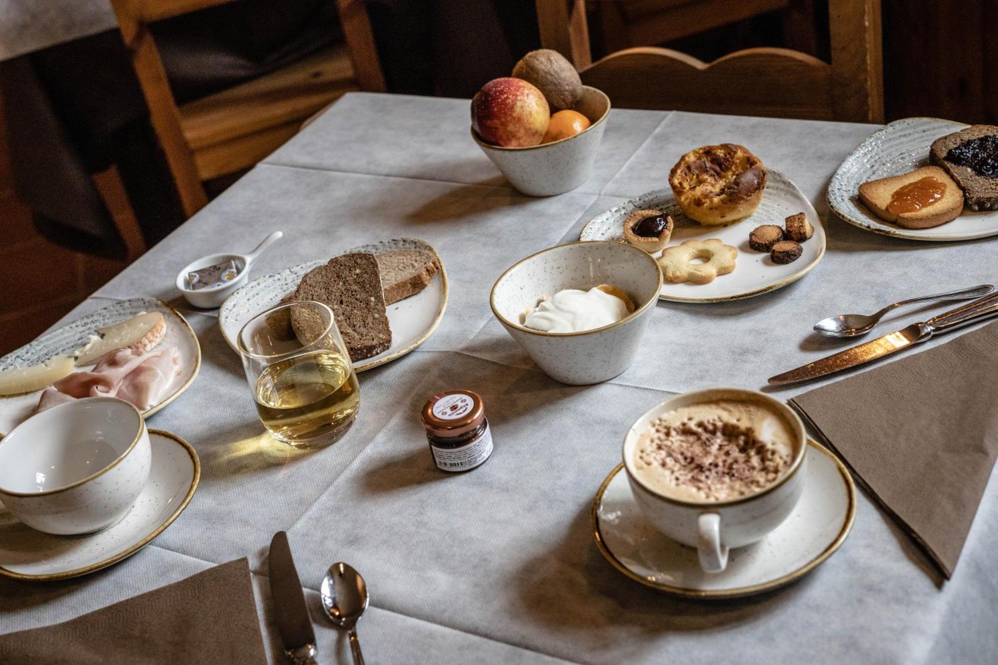 Hotel Petit Dahu - Chambres Et Restaurant Конье Экстерьер фото