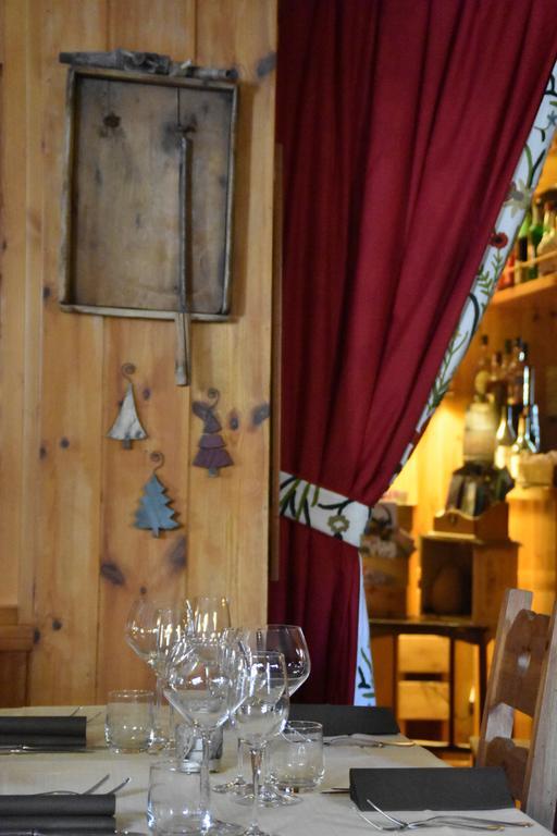 Hotel Petit Dahu - Chambres Et Restaurant Конье Экстерьер фото