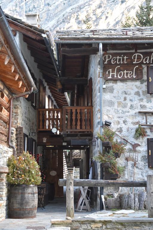 Hotel Petit Dahu - Chambres Et Restaurant Конье Экстерьер фото