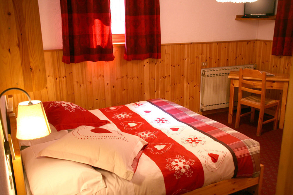 Hotel Petit Dahu - Chambres Et Restaurant Конье Экстерьер фото