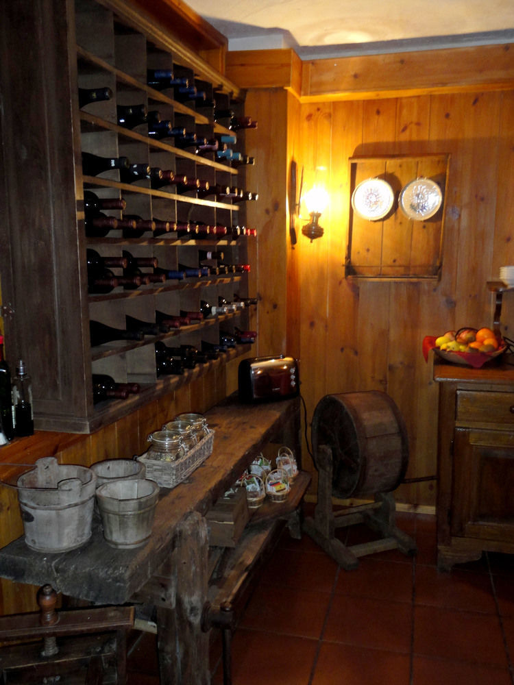 Hotel Petit Dahu - Chambres Et Restaurant Конье Экстерьер фото